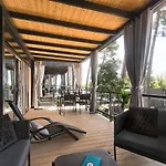Total Escape Mobile Nera Camp Porton Biondi * Rovigno