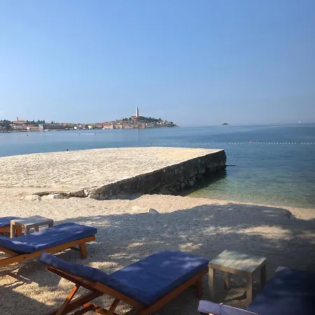 Total Escape Mobile Nera Camp Porton Biondi Rovinj