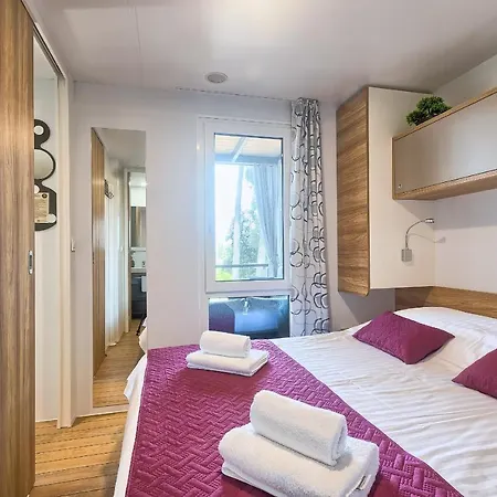Total Escape Mobile Nera Camp Porton Biondi * Rovinj