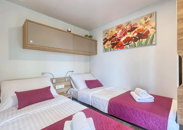Total Escape Mobile Nera Camp Porton Biondi Vakantiehuis